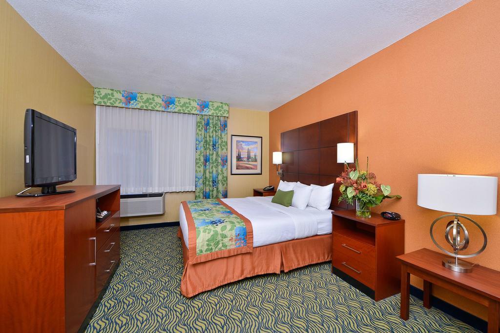 Best Western Plus Fresno Inn Εξωτερικό φωτογραφία