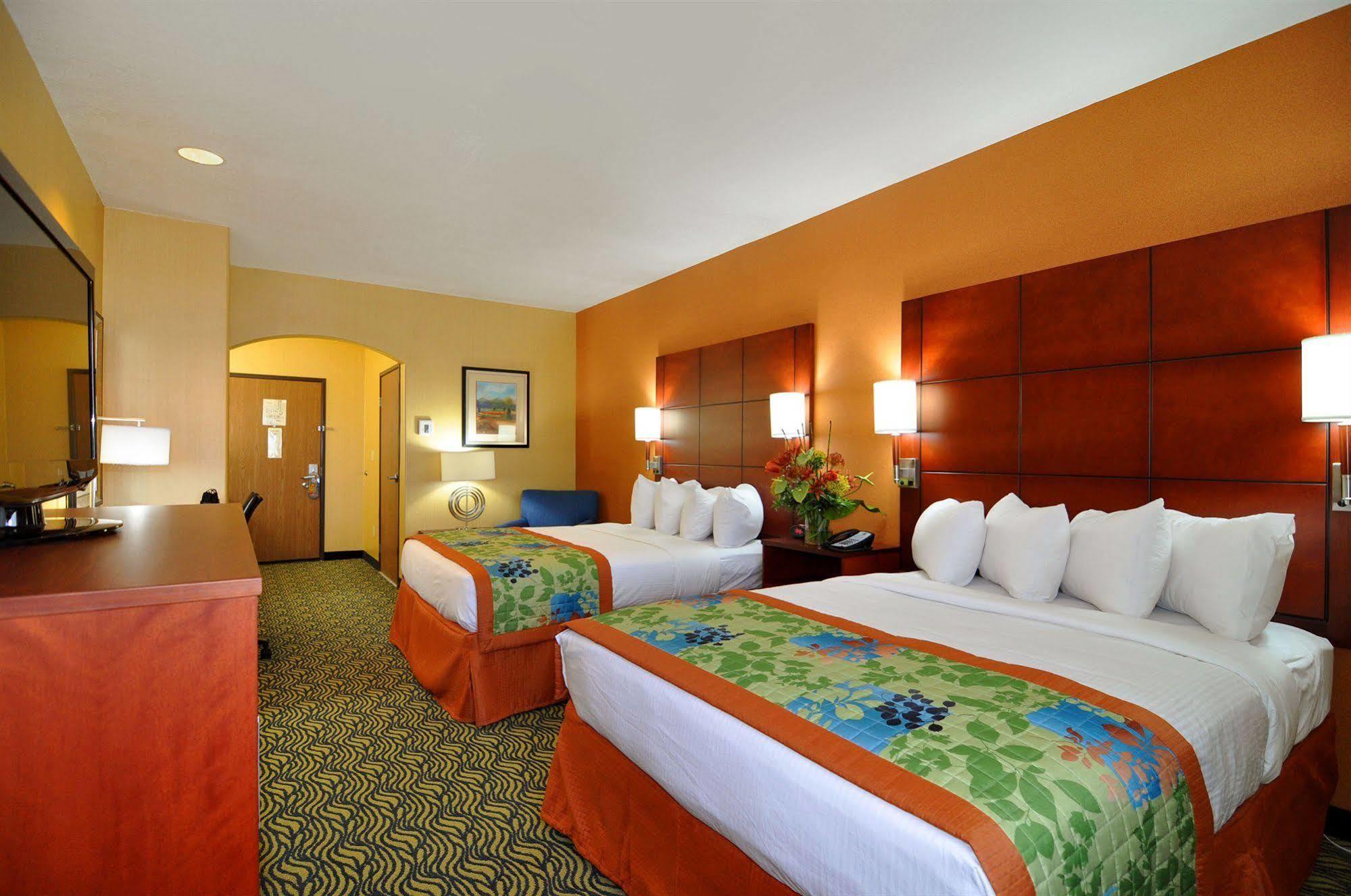 Best Western Plus Fresno Inn Εξωτερικό φωτογραφία
